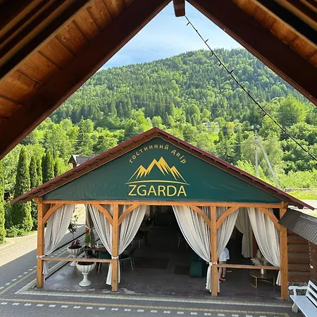 гостинний двір - зґарда Θέρετρο Verkhniy Yasenov