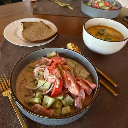 гостинний двір - зґарда Θέρετρο Verkhniy Yasenov